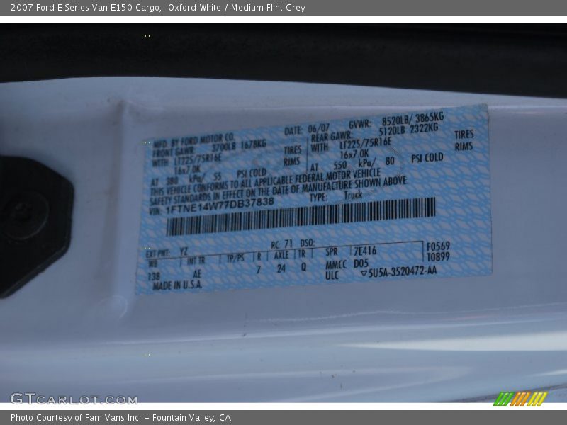 Oxford White / Medium Flint Grey 2007 Ford E Series Van E150 Cargo