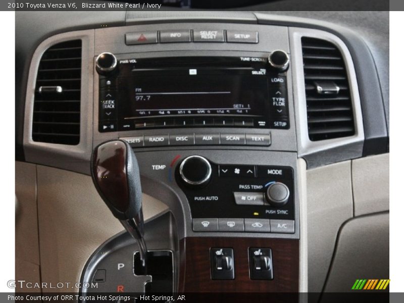 Blizzard White Pearl / Ivory 2010 Toyota Venza V6