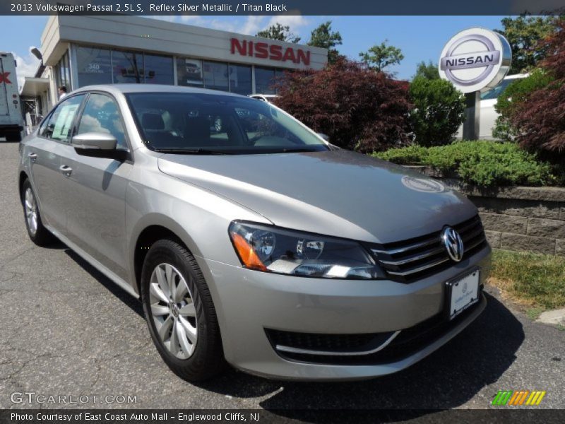 Reflex Silver Metallic / Titan Black 2013 Volkswagen Passat 2.5L S