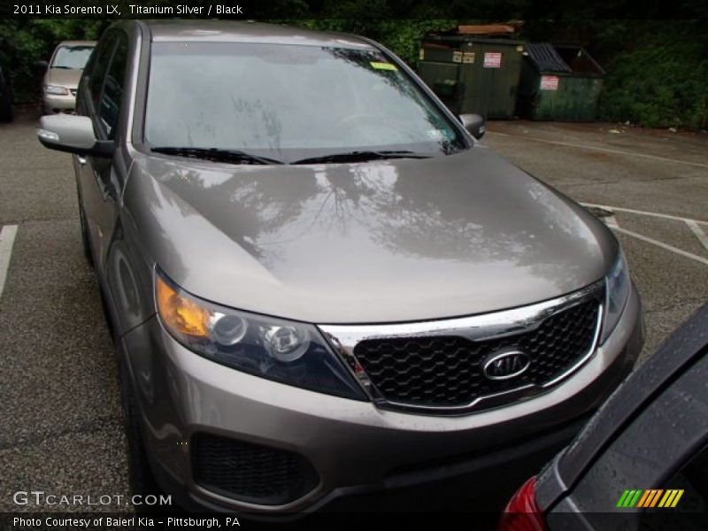 Titanium Silver / Black 2011 Kia Sorento LX