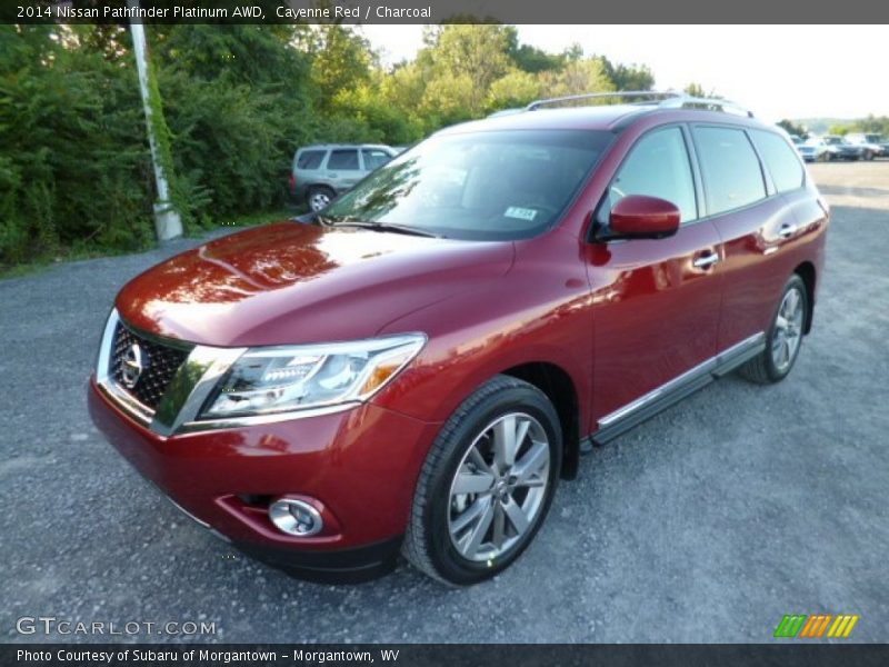 Front 3/4 View of 2014 Pathfinder Platinum AWD