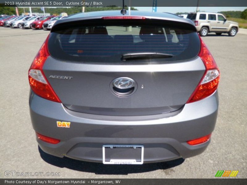 Cyclone Gray / Black 2013 Hyundai Accent SE 5 Door