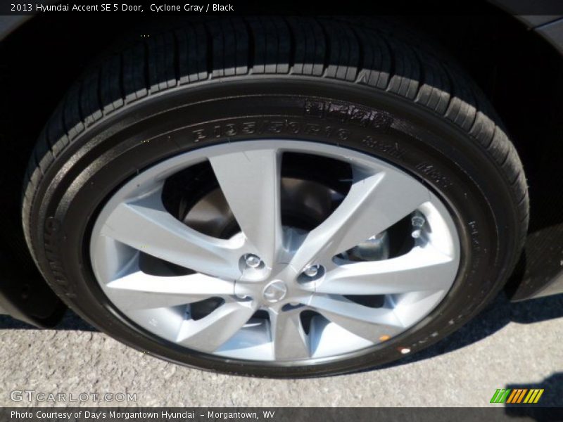 Cyclone Gray / Black 2013 Hyundai Accent SE 5 Door