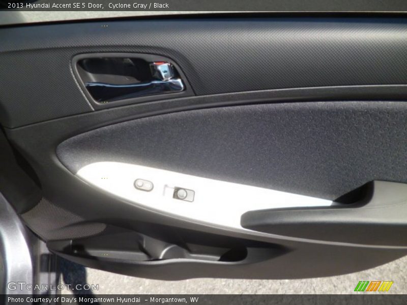 Cyclone Gray / Black 2013 Hyundai Accent SE 5 Door