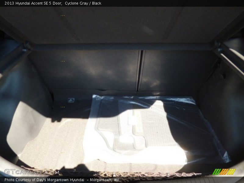 Cyclone Gray / Black 2013 Hyundai Accent SE 5 Door