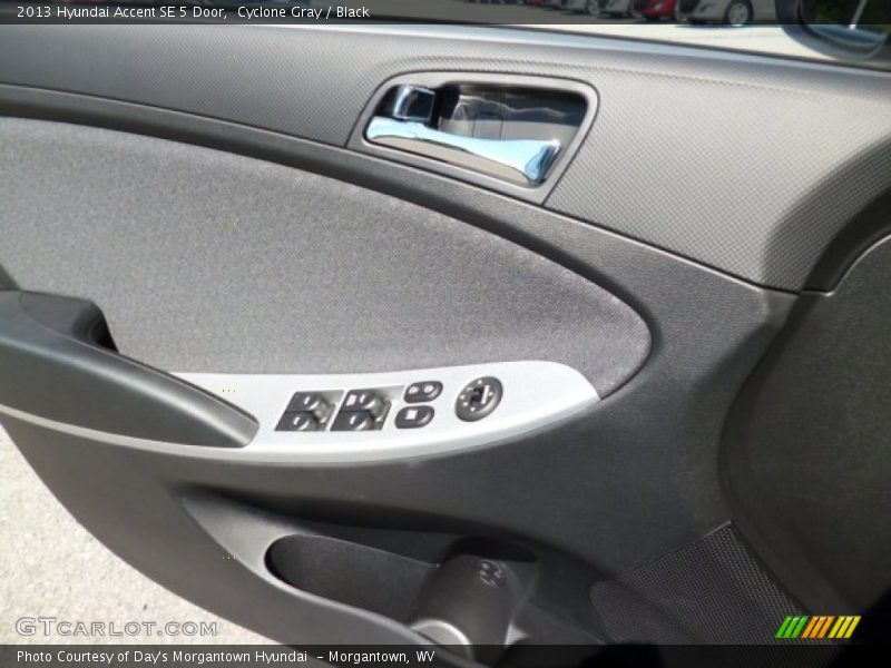 Cyclone Gray / Black 2013 Hyundai Accent SE 5 Door
