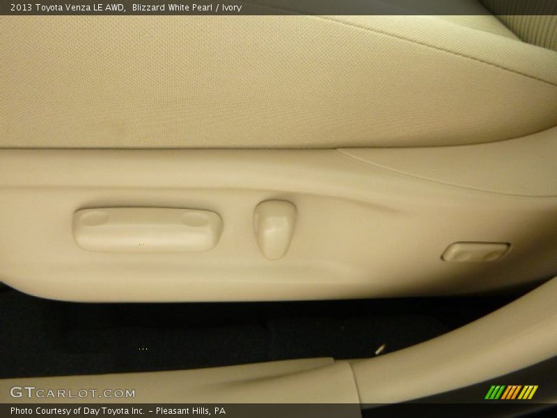 Blizzard White Pearl / Ivory 2013 Toyota Venza LE AWD