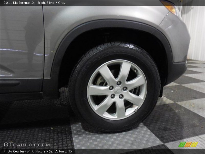Bright Silver / Gray 2011 Kia Sorento LX