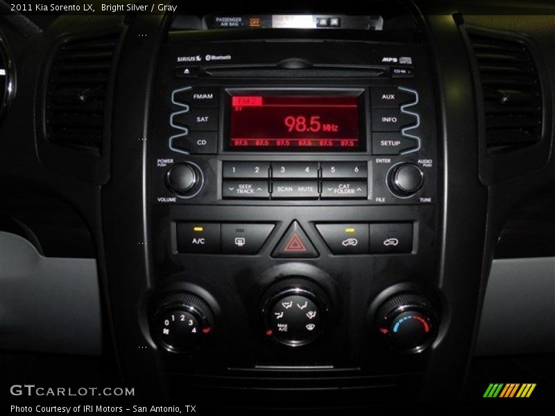 Bright Silver / Gray 2011 Kia Sorento LX