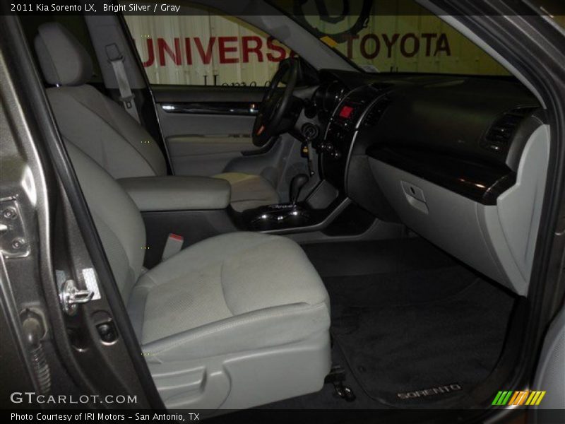 Bright Silver / Gray 2011 Kia Sorento LX