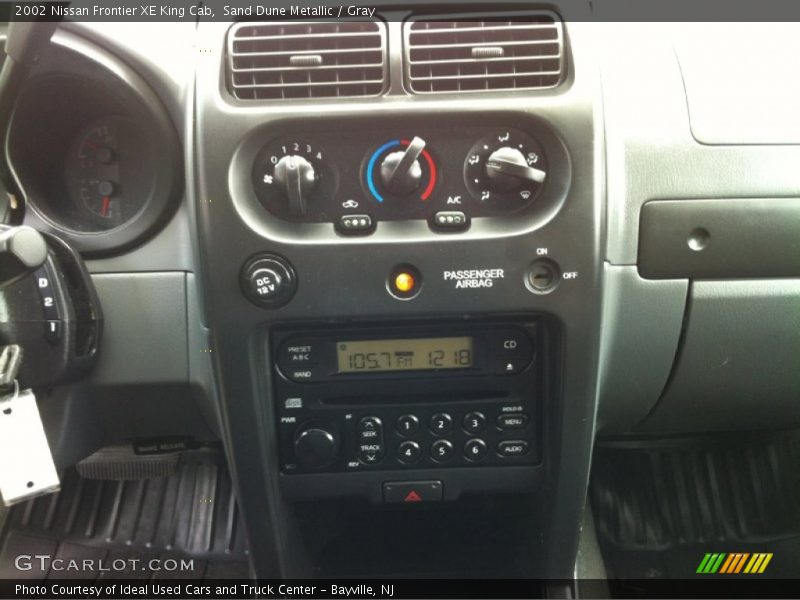 Sand Dune Metallic / Gray 2002 Nissan Frontier XE King Cab