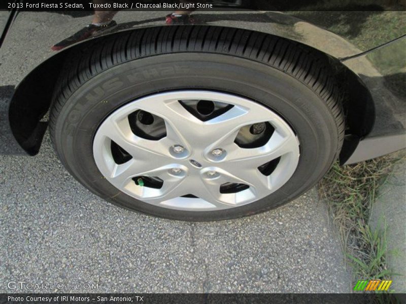 Tuxedo Black / Charcoal Black/Light Stone 2013 Ford Fiesta S Sedan