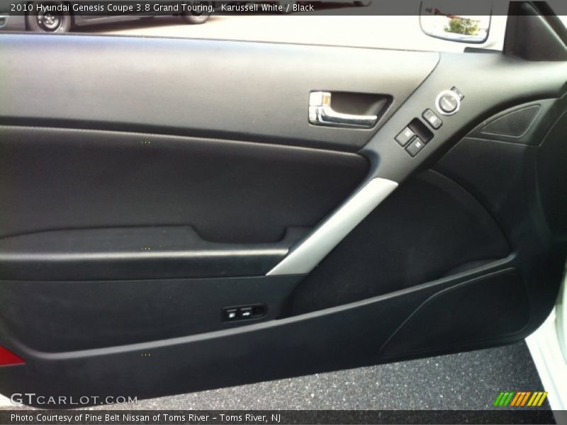 Karussell White / Black 2010 Hyundai Genesis Coupe 3.8 Grand Touring