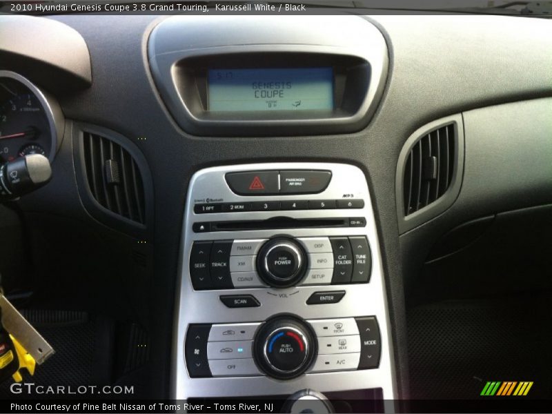 Karussell White / Black 2010 Hyundai Genesis Coupe 3.8 Grand Touring