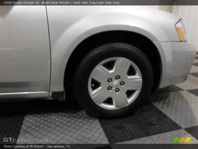 Bright Silver Metallic / Dark Slate Gray/Light Slate Gray 2008 Dodge Avenger SE