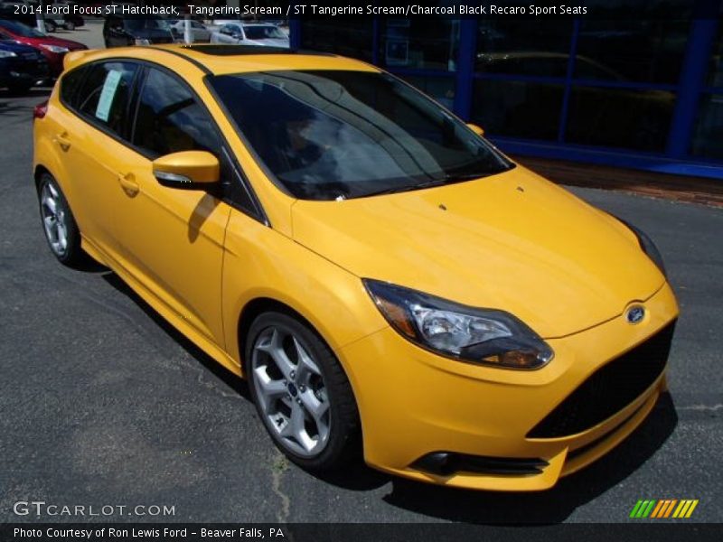 Front 3/4 View of 2014 Focus ST Hatchback