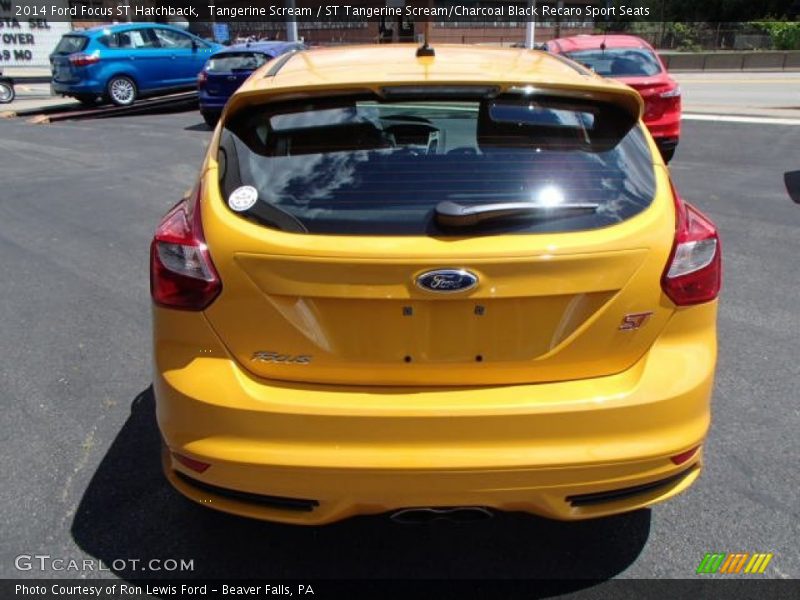 Tangerine Scream / ST Tangerine Scream/Charcoal Black Recaro Sport Seats 2014 Ford Focus ST Hatchback