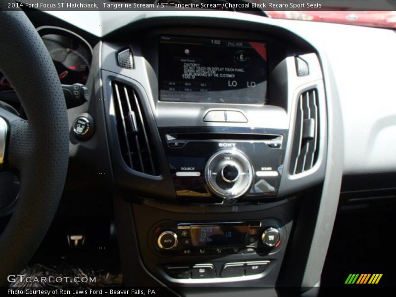 Controls of 2014 Focus ST Hatchback
