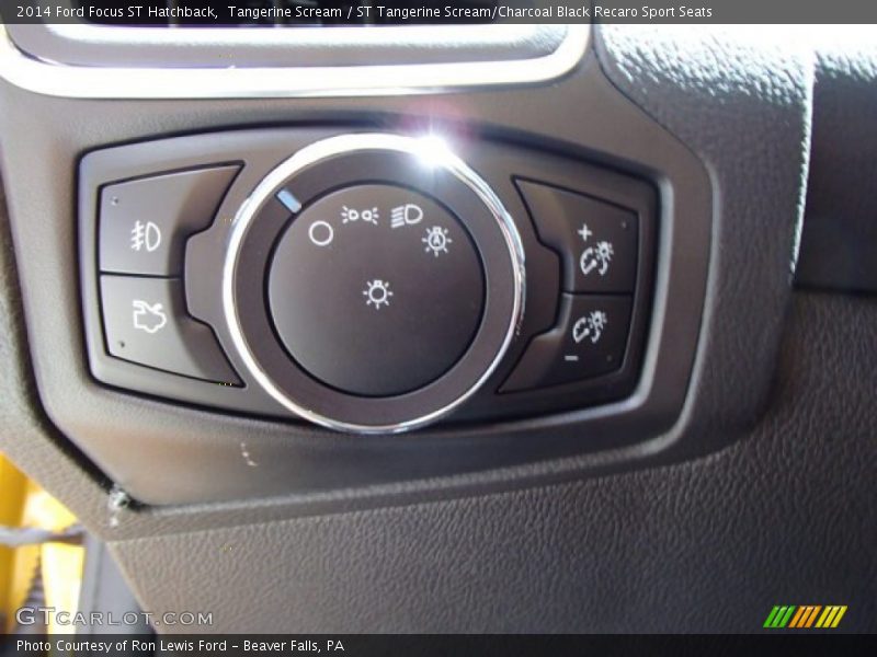 Controls of 2014 Focus ST Hatchback