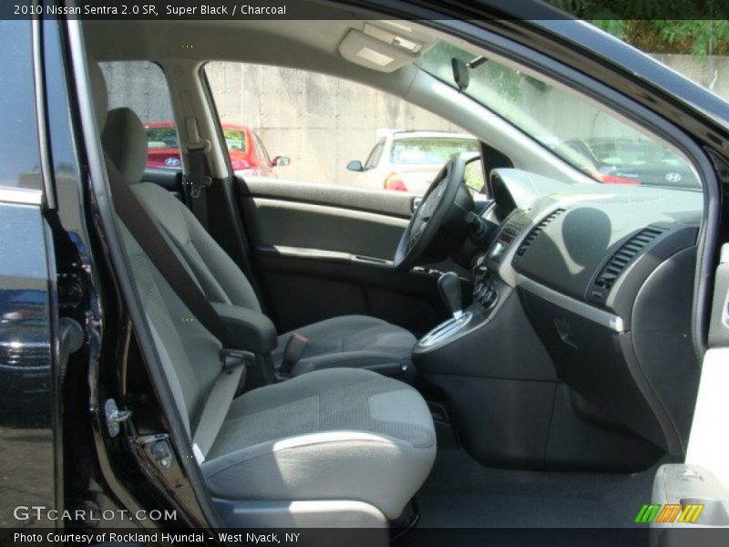 Super Black / Charcoal 2010 Nissan Sentra 2.0 SR