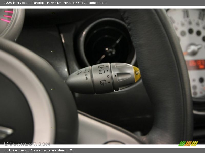 Controls of 2006 Cooper Hardtop