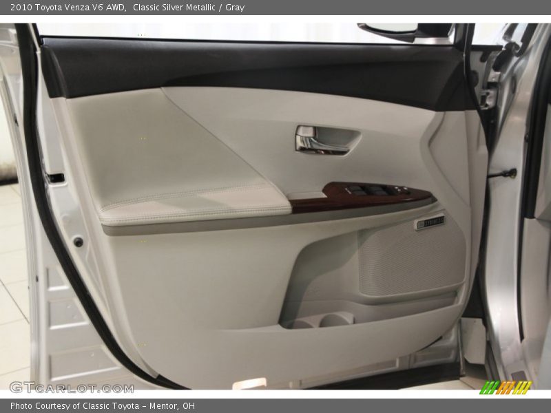Classic Silver Metallic / Gray 2010 Toyota Venza V6 AWD