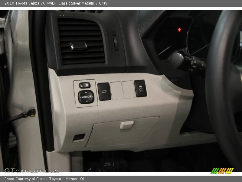 Classic Silver Metallic / Gray 2010 Toyota Venza V6 AWD