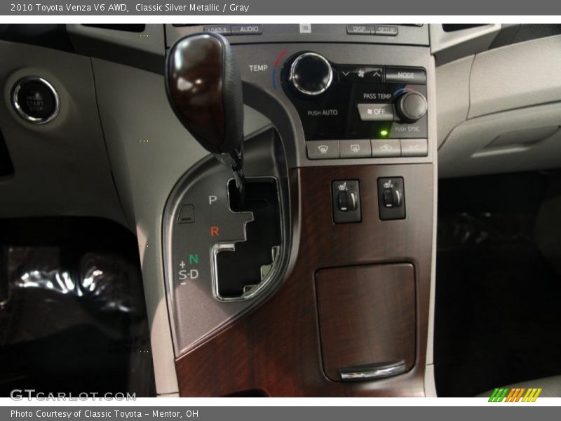 Classic Silver Metallic / Gray 2010 Toyota Venza V6 AWD
