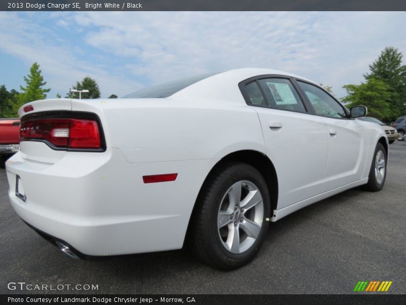 Bright White / Black 2013 Dodge Charger SE