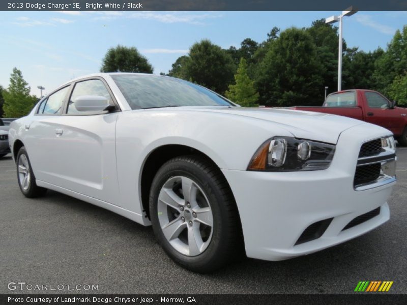 Bright White / Black 2013 Dodge Charger SE