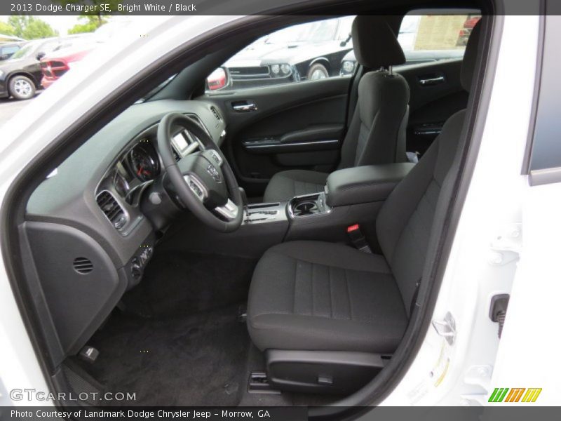 Bright White / Black 2013 Dodge Charger SE
