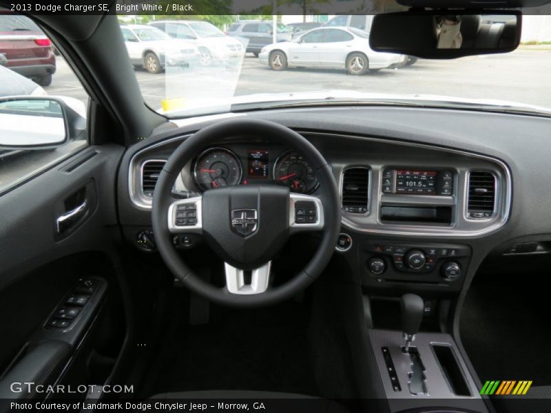 Bright White / Black 2013 Dodge Charger SE