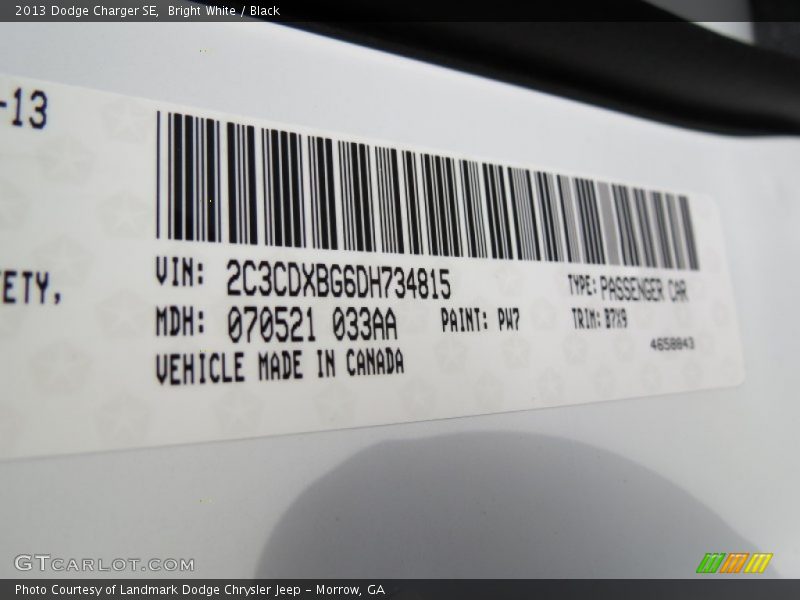 Bright White / Black 2013 Dodge Charger SE