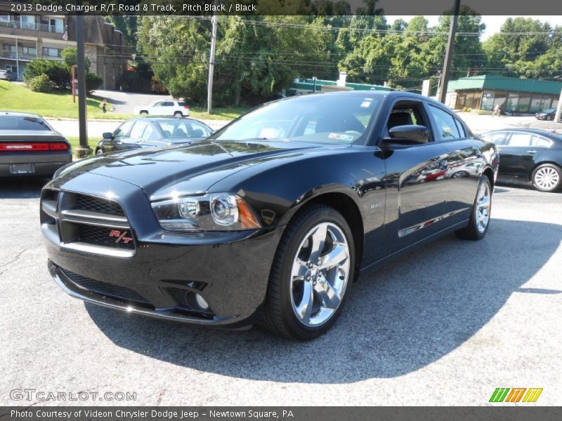 Front 3/4 View of 2013 Charger R/T Road & Track