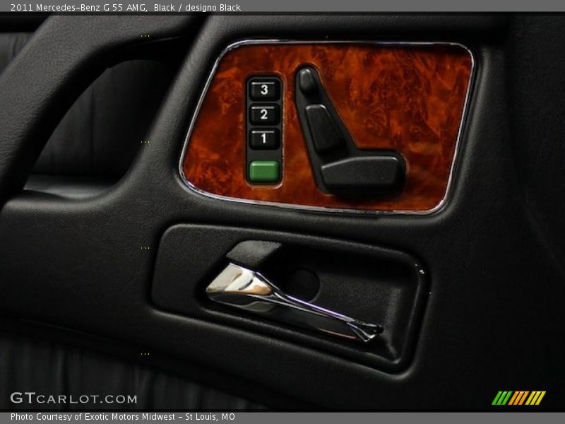 Controls of 2011 G 55 AMG