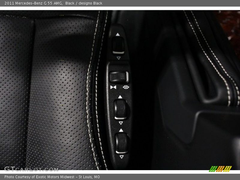 Controls of 2011 G 55 AMG