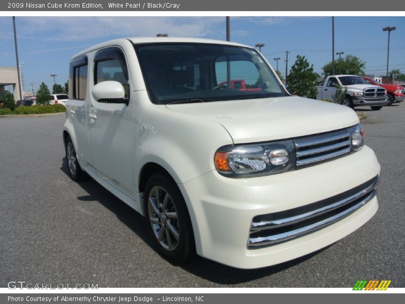 White Pearl / Black/Gray 2009 Nissan Cube Krom Edition