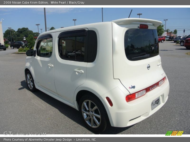White Pearl / Black/Gray 2009 Nissan Cube Krom Edition