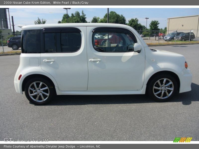 White Pearl / Black/Gray 2009 Nissan Cube Krom Edition
