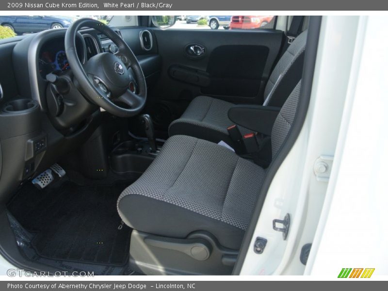 White Pearl / Black/Gray 2009 Nissan Cube Krom Edition