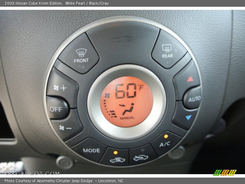 White Pearl / Black/Gray 2009 Nissan Cube Krom Edition