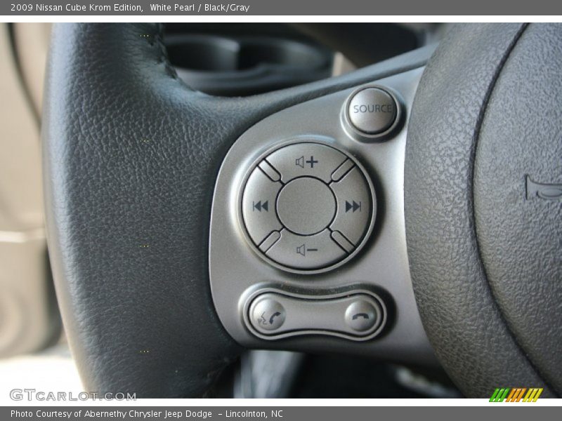 White Pearl / Black/Gray 2009 Nissan Cube Krom Edition
