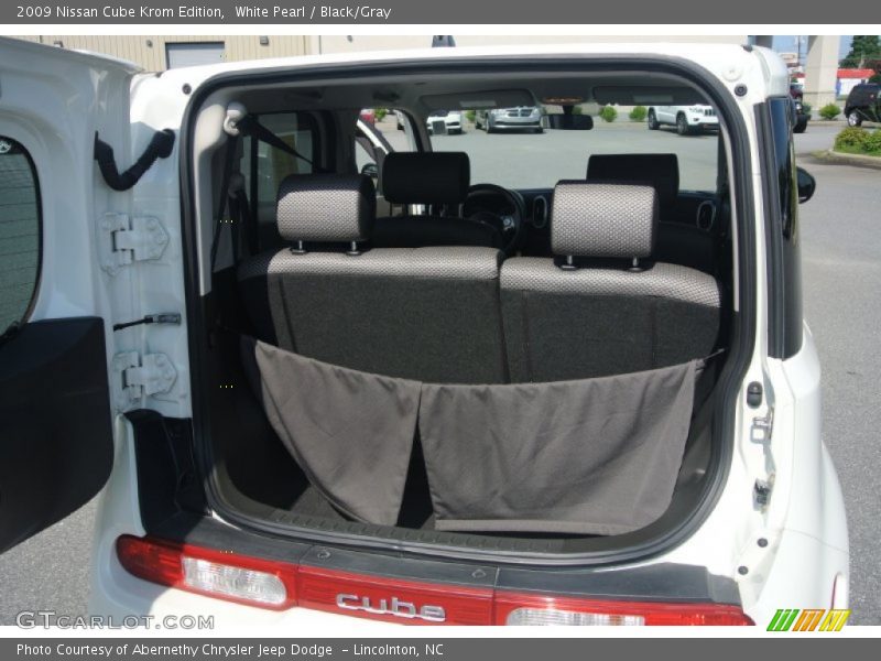 White Pearl / Black/Gray 2009 Nissan Cube Krom Edition