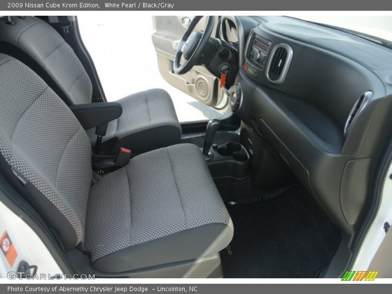 White Pearl / Black/Gray 2009 Nissan Cube Krom Edition