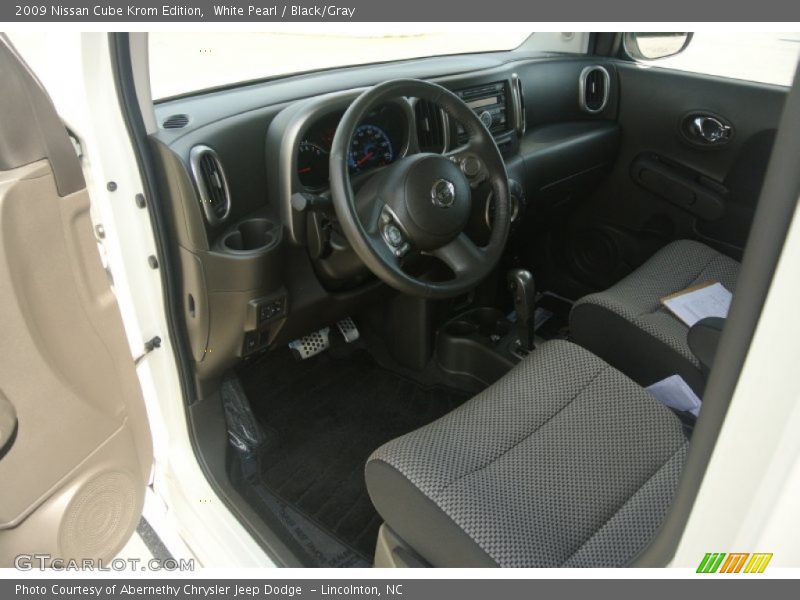 White Pearl / Black/Gray 2009 Nissan Cube Krom Edition
