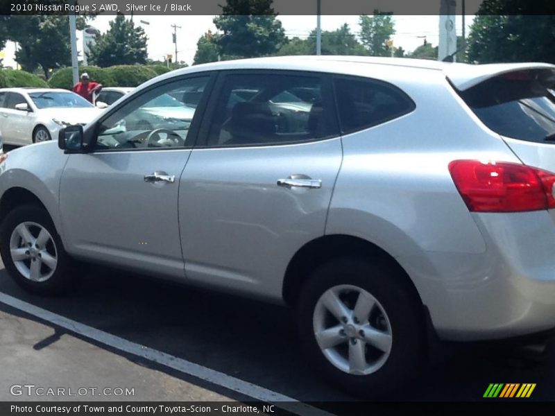 Silver Ice / Black 2010 Nissan Rogue S AWD