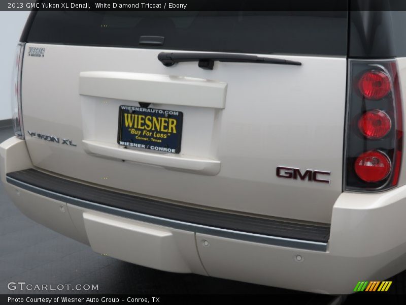 White Diamond Tricoat / Ebony 2013 GMC Yukon XL Denali