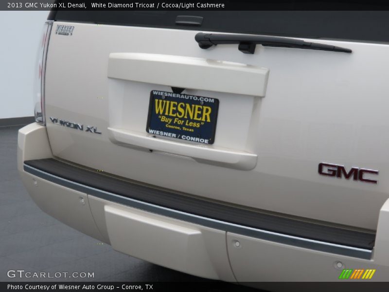 White Diamond Tricoat / Cocoa/Light Cashmere 2013 GMC Yukon XL Denali