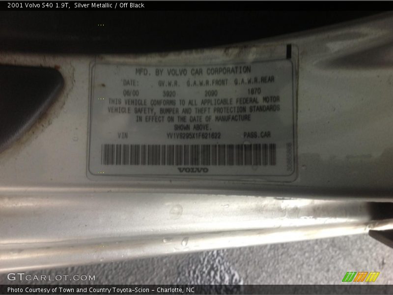 Silver Metallic / Off Black 2001 Volvo S40 1.9T