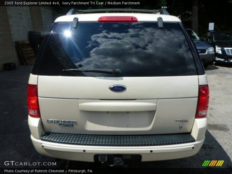 Ivory Parchment Tri Coat / Medium Parchment 2005 Ford Explorer Limited 4x4